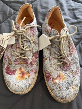 Think! Floral Leather Oxfords Lace-Up Comfort Shoes Size EU 38.5 / US 8 - NWT